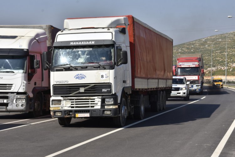 BM'den Suriye'ye 17 tırlık insani yardım