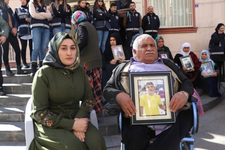 HDP &ouml;n&uuml;ndeki eylemde 183'&uuml;nc&uuml; g&uuml;n; aile sayısı 110 oldu