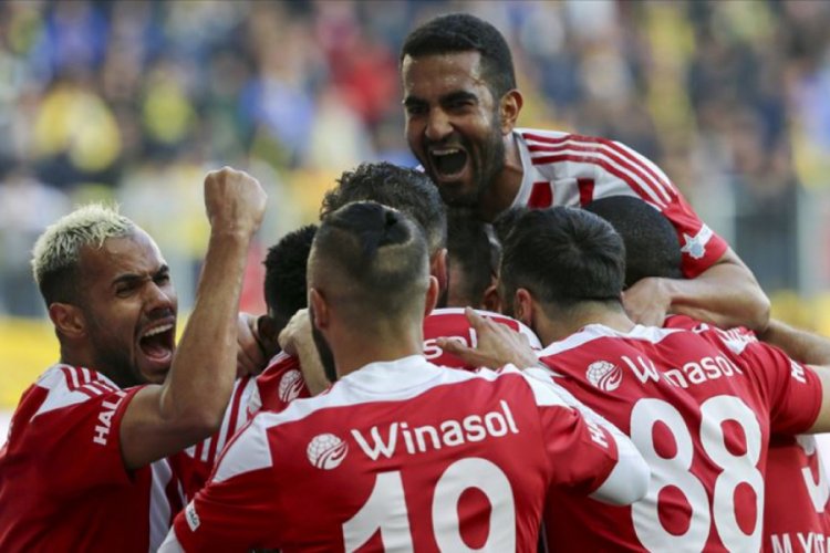 Sivasspor zirve y&uuml;r&uuml;y&uuml;ş&uuml;n&uuml; 'boş' ge&ccedil;meden s&uuml;rd&uuml;r&uuml;yor