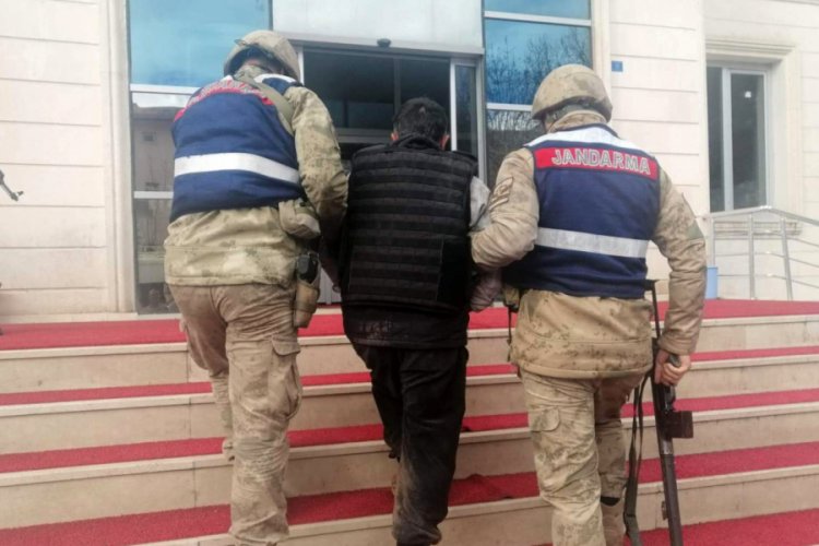 Cinayetten aranan zanlı &ccedil;adırda yakalandı
