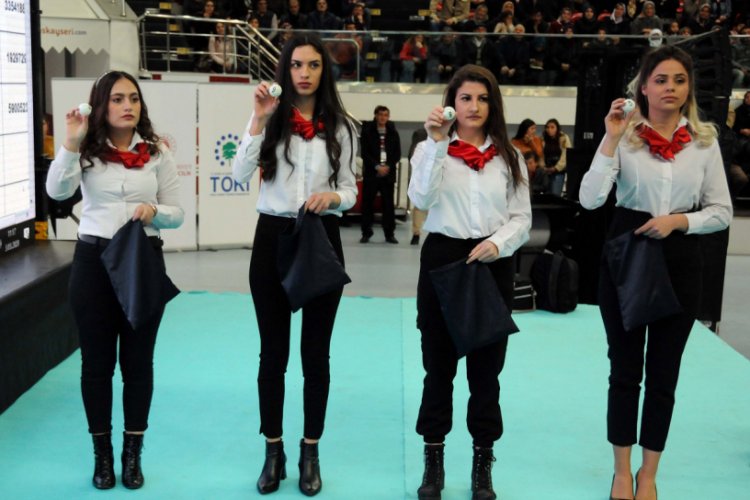 TOKİ konutlarının hak sahipleri kura ile belirlendi