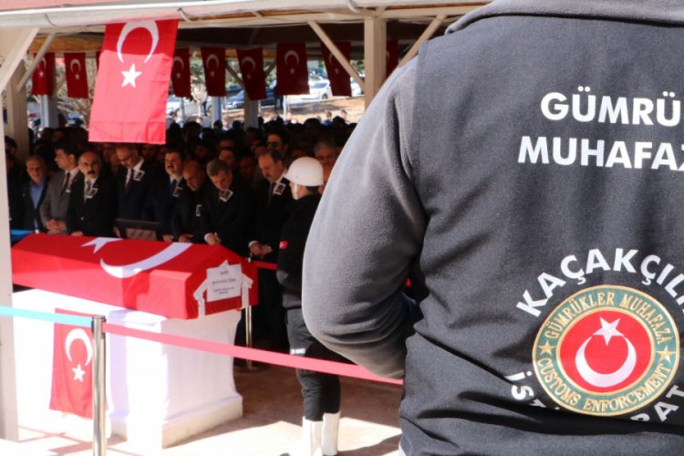 Şehit g&uuml;mr&uuml;k m&uuml;d&uuml;rl&uuml;ğ&uuml; &ccedil;alışanı, son yolculuğuna uğurlandı