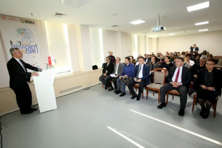 Bursa'da &ouml;ğrenciler kendi giyecekleri giysileri kendileri tasarlayacak