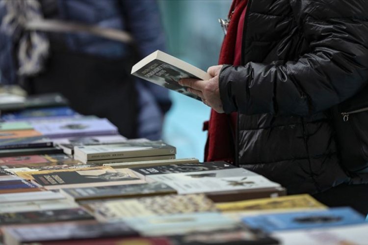 Kitap fuarlarına ziyaret&ccedil;i akını