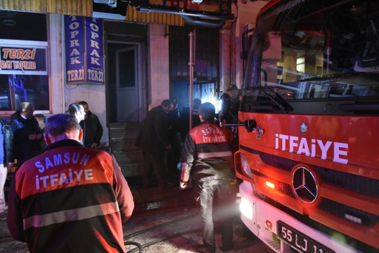 Bir binada &ccedil;ıkan yangında biri bebek 6 kişi dumandan etkilendi