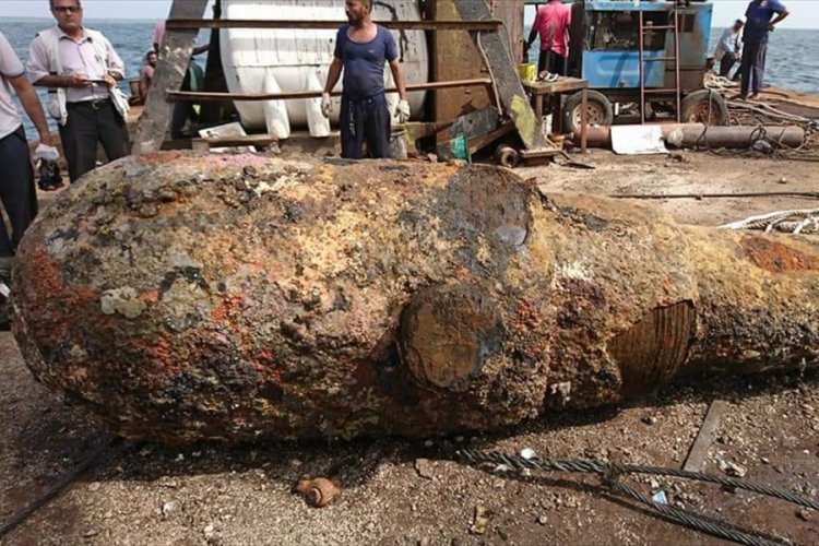 Denize d&uuml;şen Osmanlı d&ouml;nemine ait savaş topu sudan &ccedil;ıkarıldı