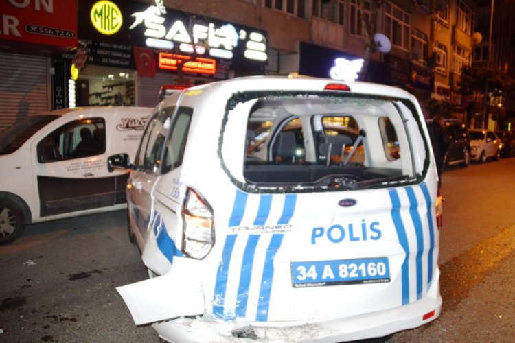 Polis otosuna &ccedil;arptılar ka&ccedil;mak isterken kaza yaptılar