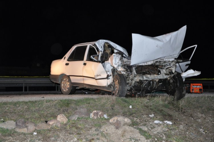 Otomobil patates y&uuml;kl&uuml; kamyona &ccedil;arptı: 1 &ouml;l&uuml;