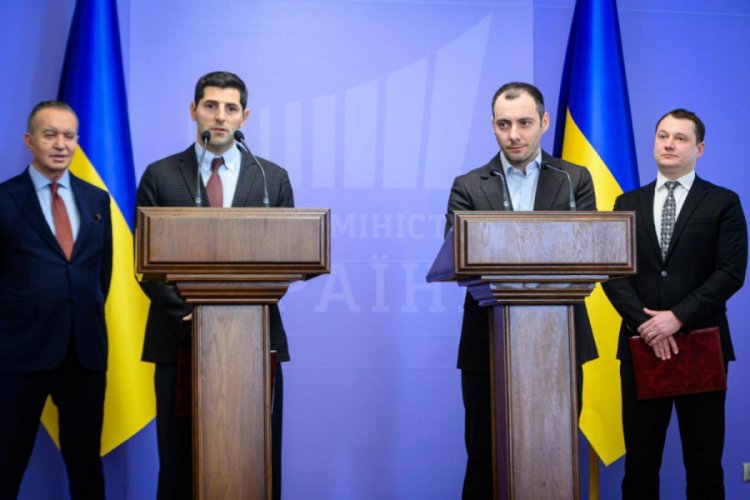 Ukrayna'da T&uuml;rk şirketinin inşa edeceği k&ouml;pr&uuml; i&ccedil;in imzalar atıldı