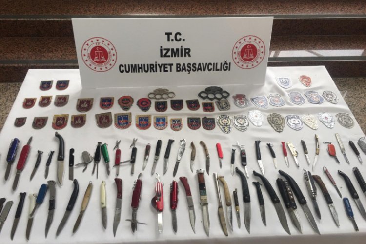 İzmir Adliyesi'nde ele ge&ccedil;irilen y&uuml;zlerce su&ccedil; aleti sergilendi