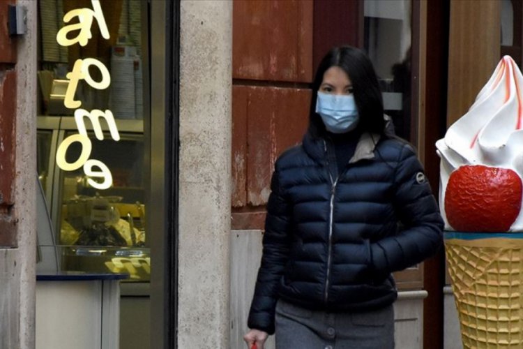 İtalya'da yeni koronavir&uuml;s salgını nedeniyle okul ile &uuml;niversiteler kapatıldı