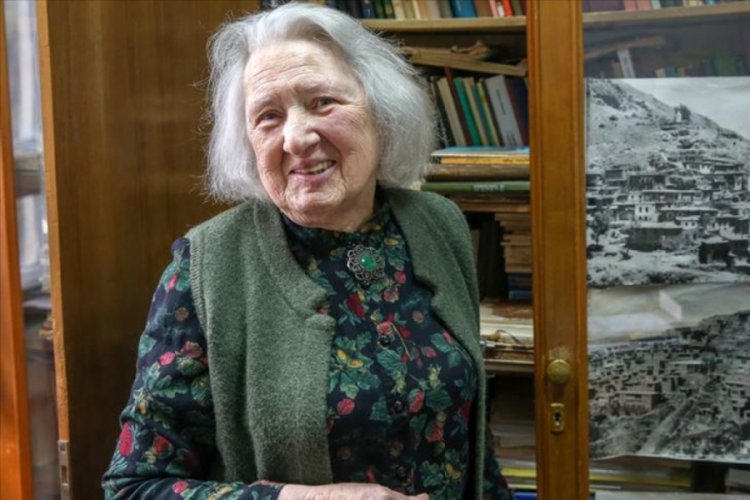 G&uuml;rc&uuml; T&uuml;rkolog Tsisana Abuladze: T&uuml;rk&ccedil;e &ccedil;ok zengin bir dil