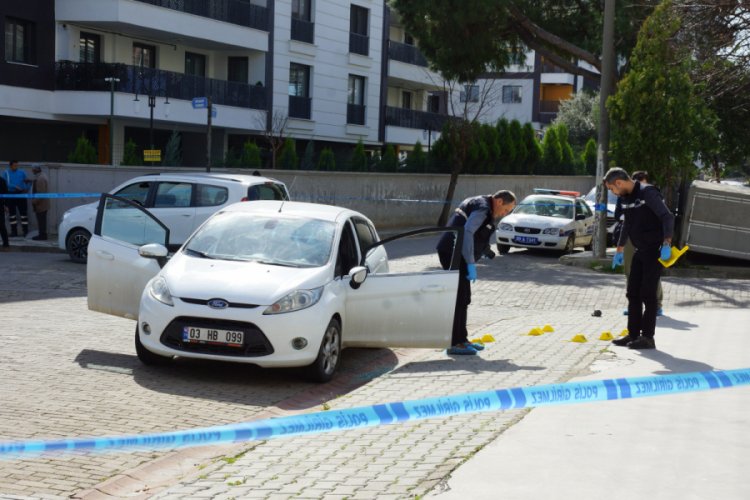 Kız arkadaşı ve annesine kurşun yağdırdı