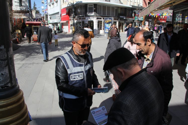 Polis'ten "tele dolandırıcılara" karşı broş&uuml;rl&uuml; uyarı