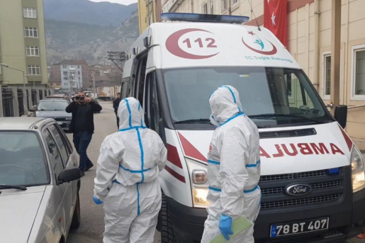 Umreden d&ouml;nen yaşlı &ccedil;ift g&ouml;zlem altına alındı
