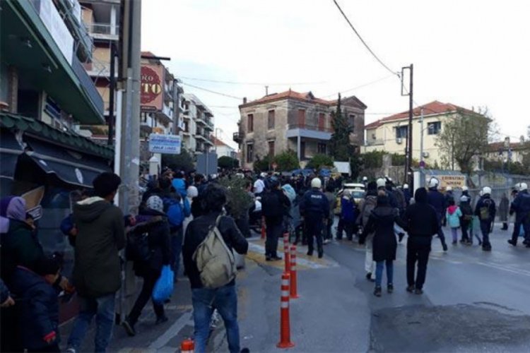 Midilli Adası'nda gergin bekleyiş s&uuml;r&uuml;yor