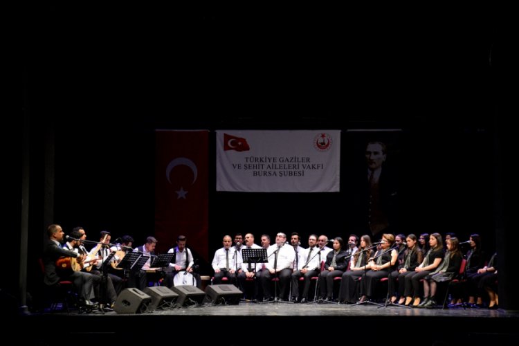 "Mehmet'in T&uuml;rk&uuml;s&uuml;" konseri Bursa'da &ccedil;oşkuyla karşılandı