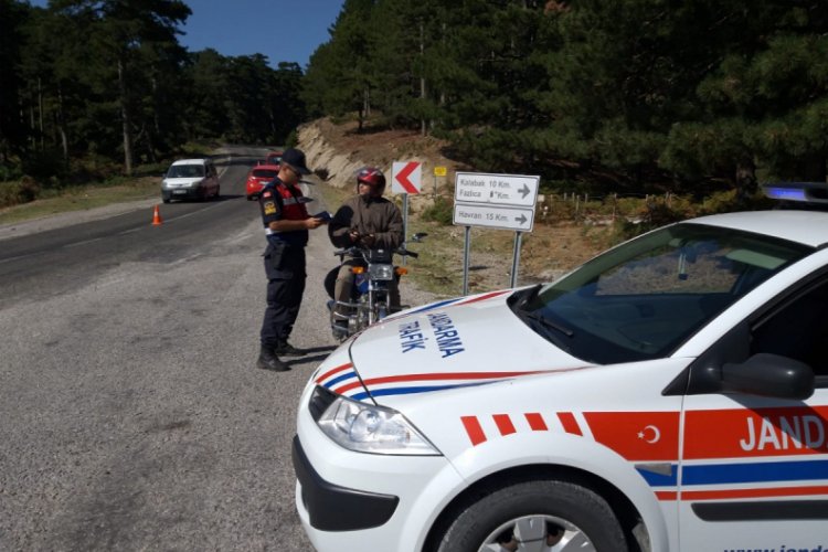 Jandarma aranan 33 kişiyi yakaladı