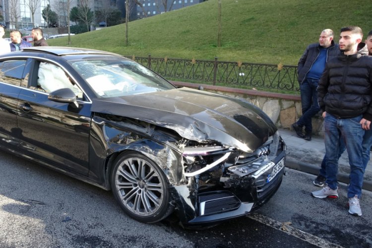 Yeni aldığı otomobille arkadaşının cipine &ccedil;arptı