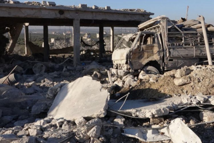 Rus u&ccedil;akları İdlib'de sivilleri vurdu: 16 &ouml;l&uuml;
