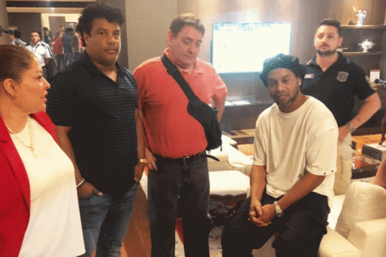 Ronaldinho ve kardeşi g&ouml;zaltına alındı