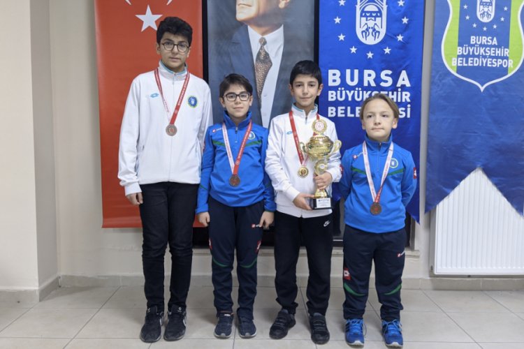 Bursa B&uuml;y&uuml;kşehir Belediyesporlu Egehan İpek'ten yenilgisiz şampiyonluk