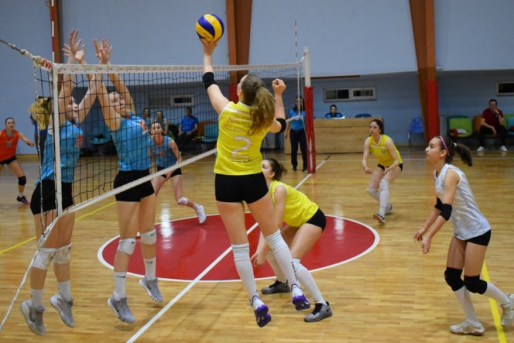 Bursa Nil&uuml;fer'in yıldızları liderliğini s&uuml;rd&uuml;rd&uuml;