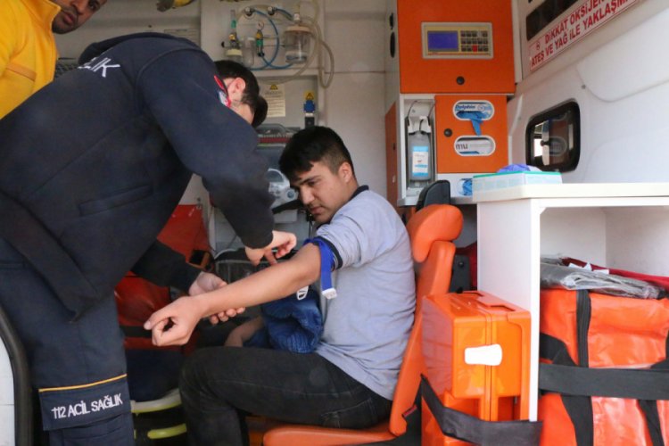 40 &ouml;ğrenci zehirlenme ş&uuml;phesiyle hastaneye kaldırıldı