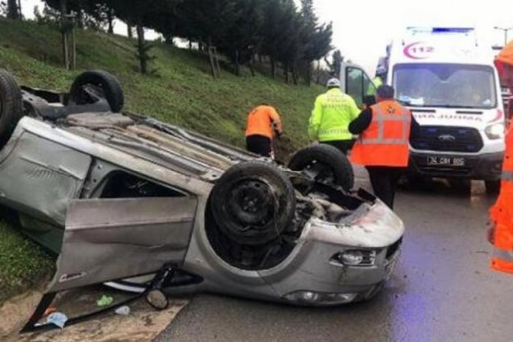 TIR'a &ccedil;arpan otomobil takla attı