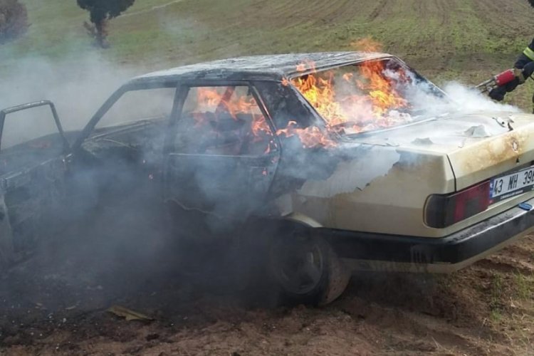 16 yaşındaki gen&ccedil; babasına kızdı, otomobili ateşe verdi