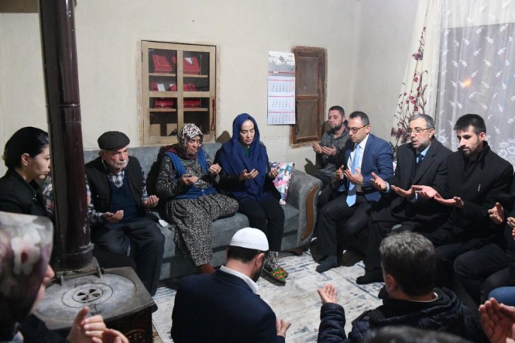 Uşak Valisi, şehit ailesini ziyaret etti