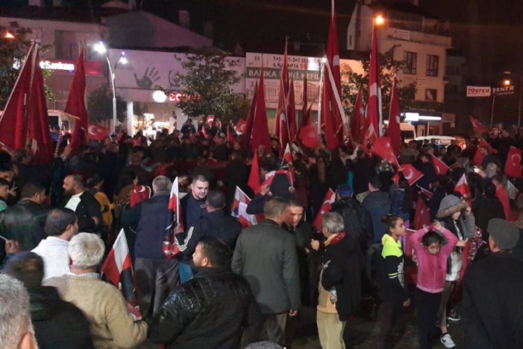 Romanlar, şehitler i&ccedil;in y&uuml;r&uuml;d&uuml;