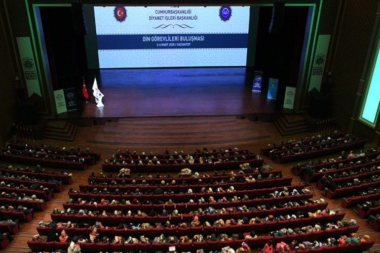 Erbaş: "İslam'a ve insanlığa hizmet i&ccedil;in &ccedil;alışmak, onurlu bir g&ouml;revdir"