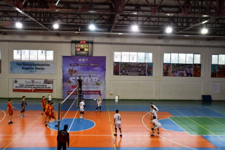 Bursa İneg&ouml;l'de voleybol ve basketbol finalleri nefes kesti
