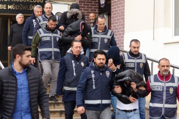 Bursa'da kadınları fuhuşa zorlayan 14 kişi adliyede