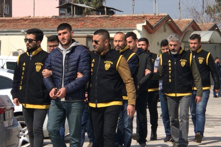 Adana'da silahlı soygunla ilgili 4 ş&uuml;pheliden 3'&uuml; tutuklandı