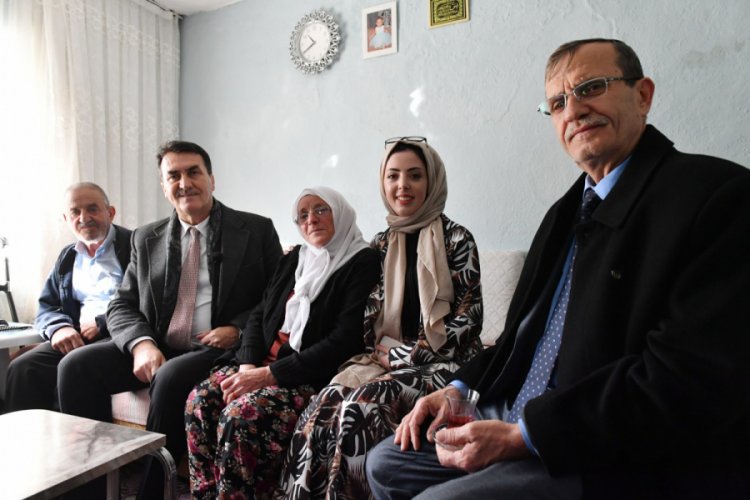 Bursa'da yaşlı &ccedil;ifti mutlu eden s&uuml;rpriz ziyaret