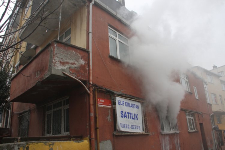 Uykuda olan gen&ccedil; babasının uyandırmasıyla son anda kurtuldu