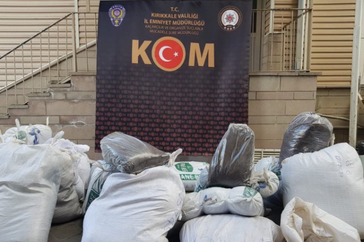460 kilogram ka&ccedil;ak t&uuml;t&uuml;n ele ge&ccedil;irildi