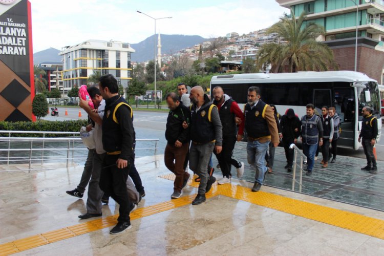 Fuhuş &ccedil;etesi operasyonunda 7 tutuklama