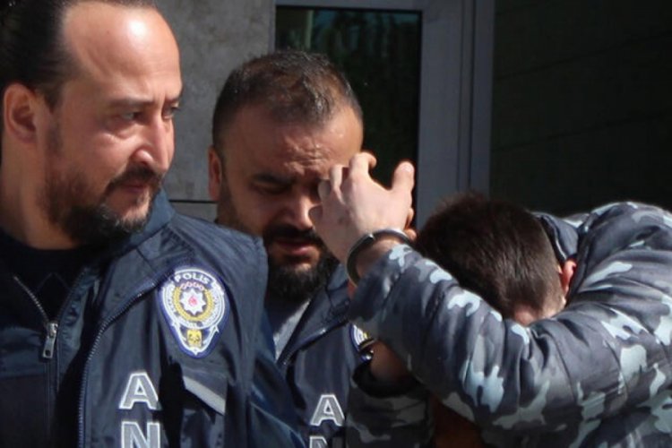 Yolda y&uuml;r&uuml;yen kadın &ccedil;ığlık attı, polis kıskıvrak yakaladı