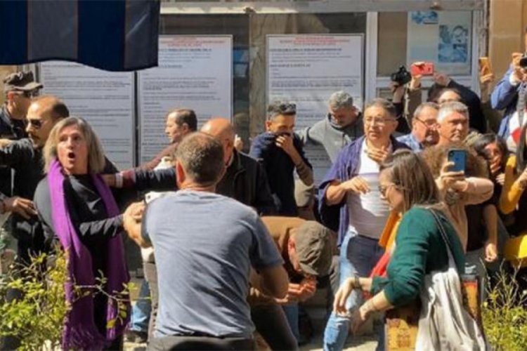 Kıbrıs'ta sınır kapılarının kapatılmasına y&ouml;nelik eylem