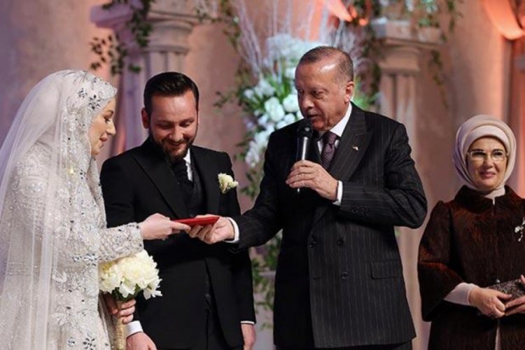 Cumhurbaşkanı Erdoğan yeğeninin nikah şahitliğini yaptı