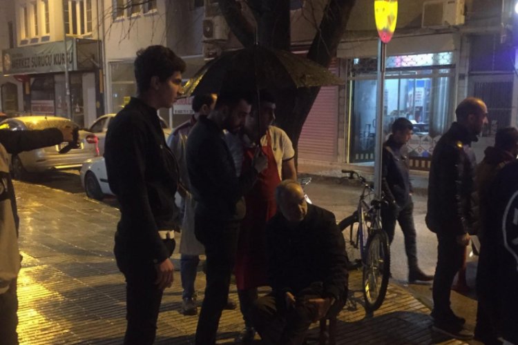 Bursa'da yaralı bisiklet s&uuml;r&uuml;c&uuml;s&uuml;n&uuml; b&ouml;yle korudu