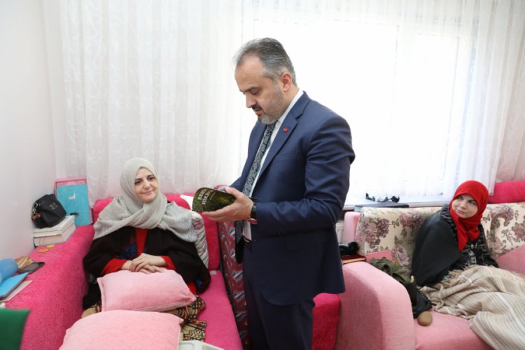 &Ouml;rnek yazara Bursa B&uuml;y&uuml;kşehir Belediyesi'nden destek