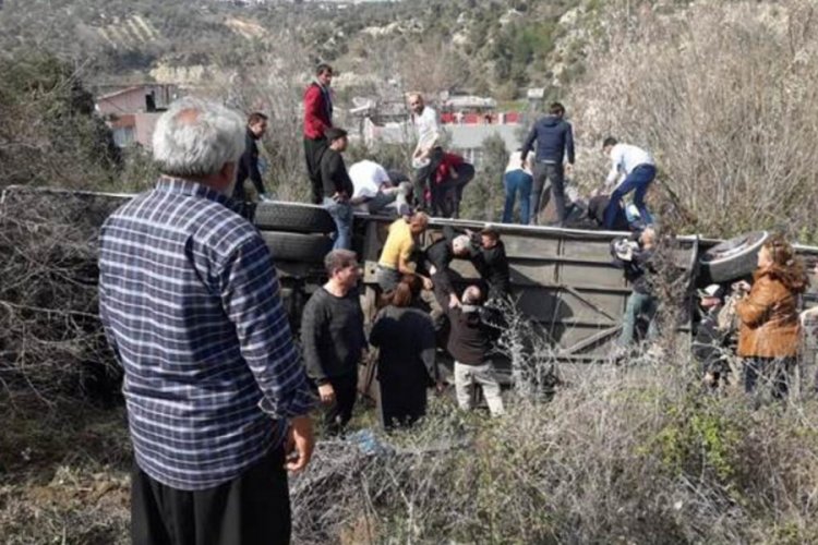 Kadınlar G&uuml;n&uuml; gezisinde kaza: &Ccedil;ok sayıda yaralı var