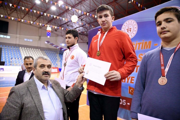 T&uuml;rkiye Yıldızlar G&uuml;reş Şampiyonası Tokat'ta sona erdi