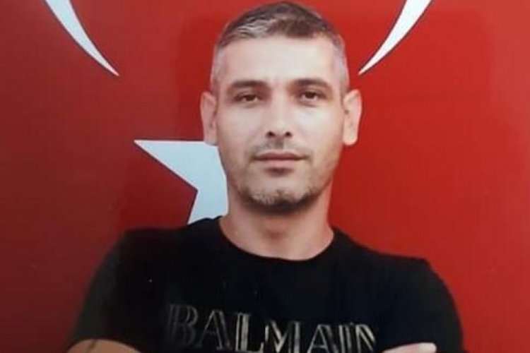 Ardı ardına tartıştığı kişileri bı&ccedil;akladı