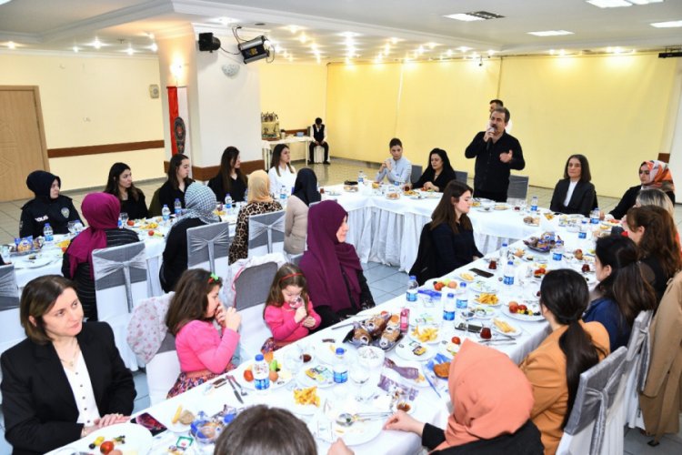İl Emniyet M&uuml;d&uuml;r&uuml;, kadın personellerin g&uuml;n&uuml;n&uuml; kutladı