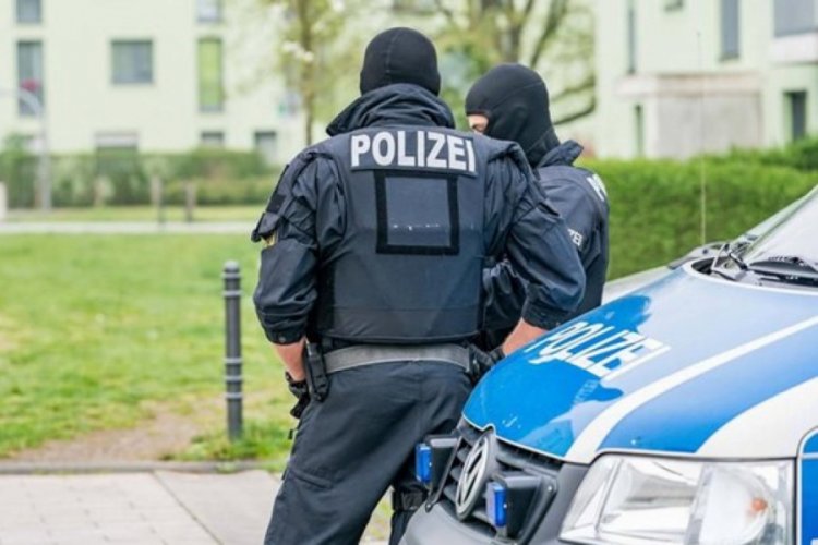 Almanya'dan Yunanistan'a polis desteği